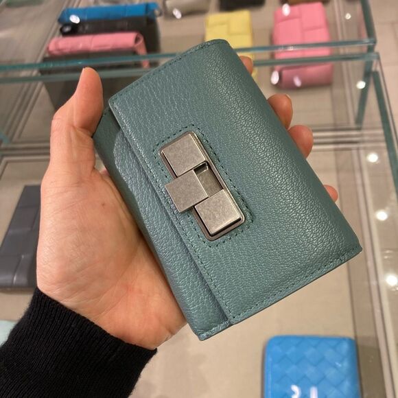 Bottega Venetta Teal Leather Wallet trifold - Picture 4 of 9